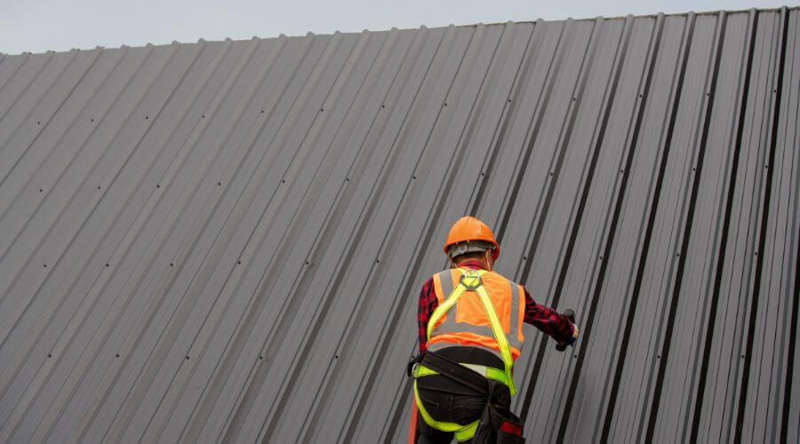Professional gutter cleaning in Findlay, IL